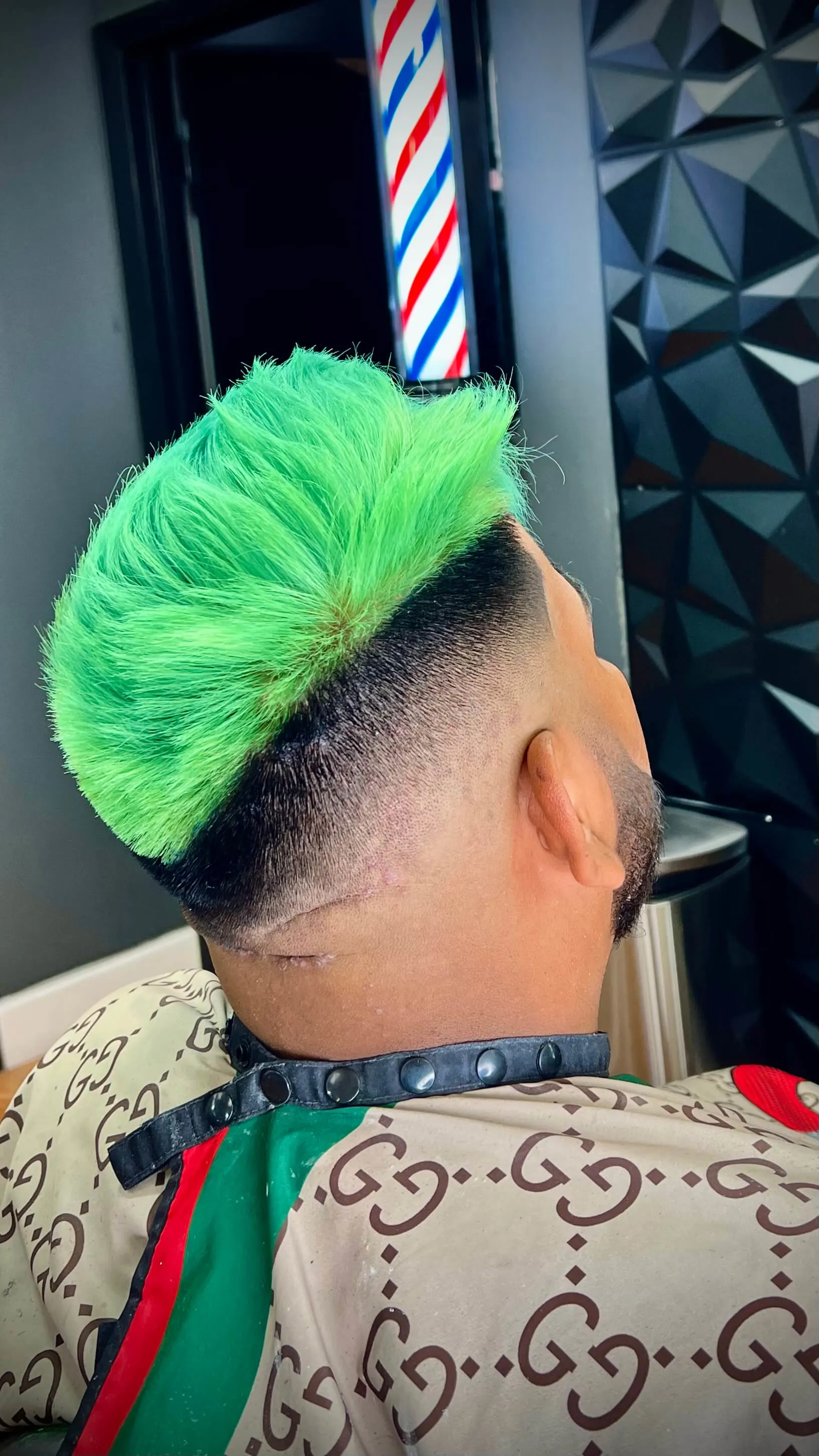 Fredy Master Barber at work 4
